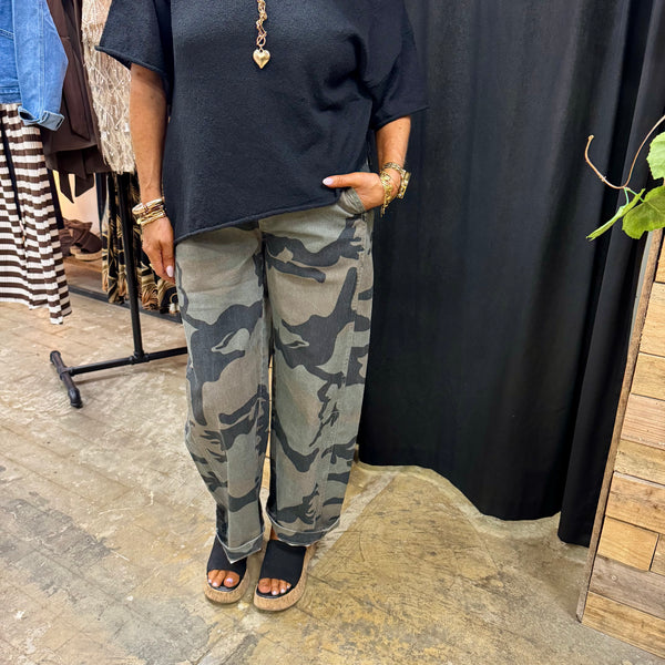 Henley Camo Barrel Jeans