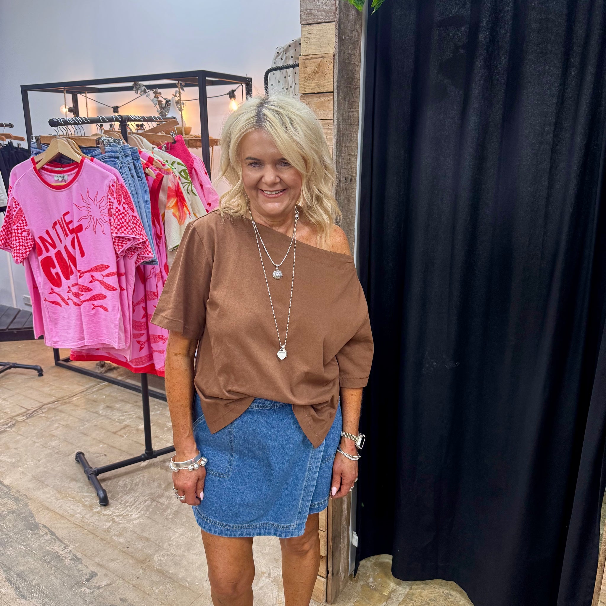 Finn Off Shoulder Tee - Chocolate